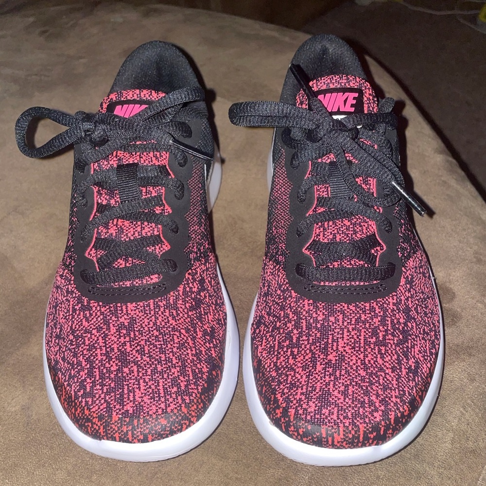 Nike authentic flex contact sneakers (New)